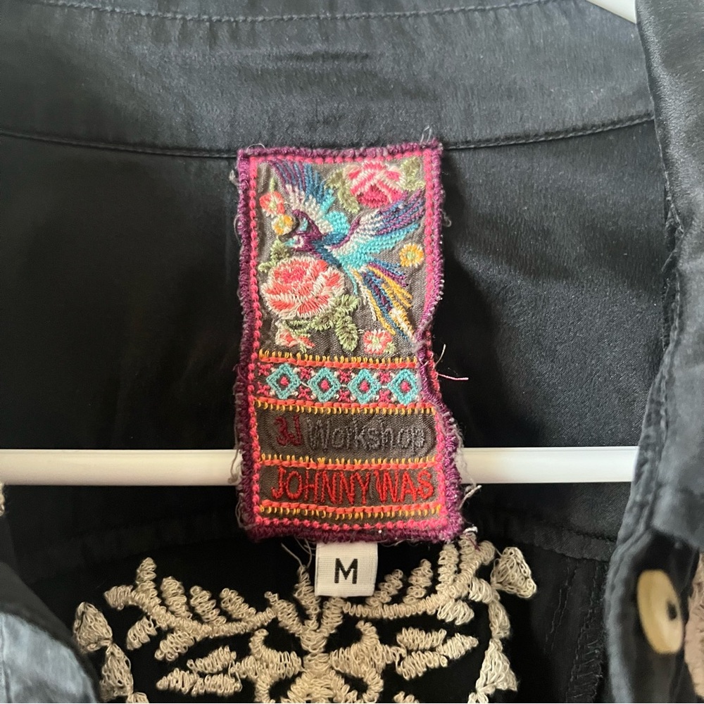 Johnny Was Black Embroidered 100% Silk Western Boho Rodeo Cowgirl Button Up M - Picture 7 of 8